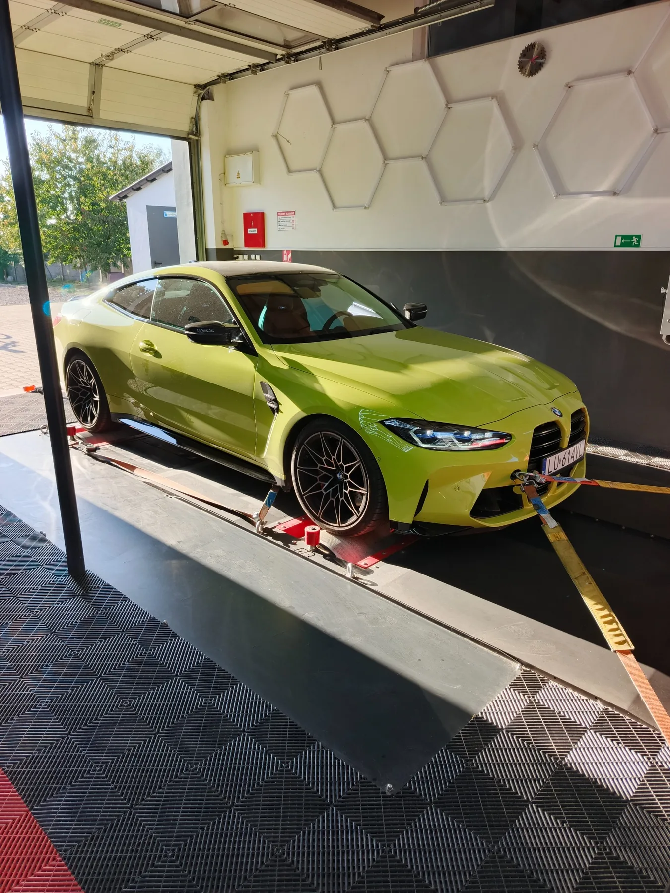 Limonkowe BMW M4 na hamowni MNgarage