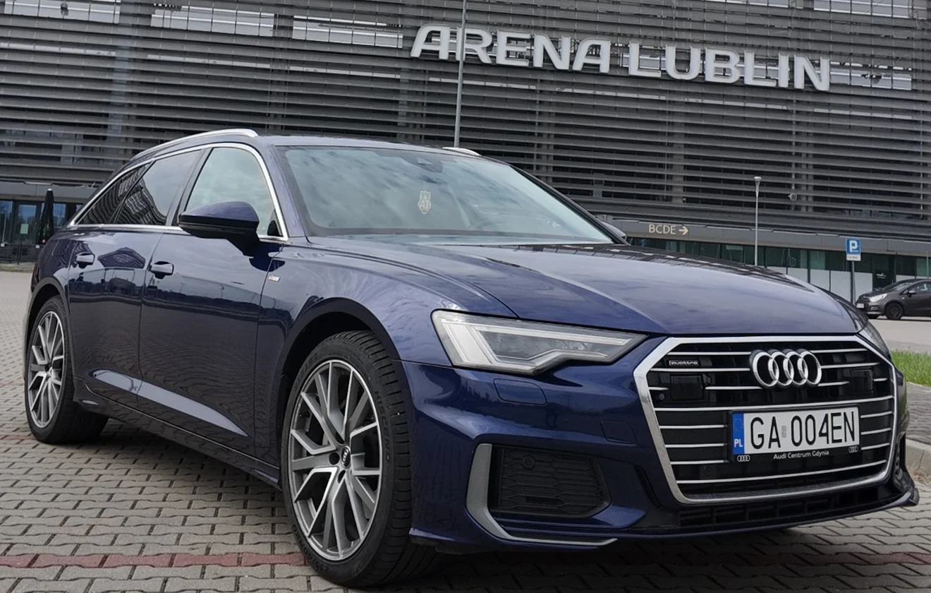 Audi A6 C8 Avant przed Areną Lublin